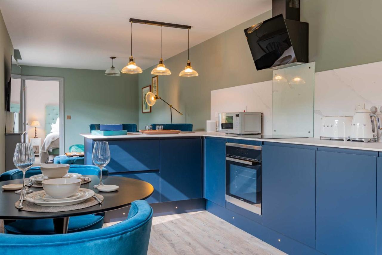 Stylish Modern 1 Bedroom, City Centre Бат Экстерьер фото